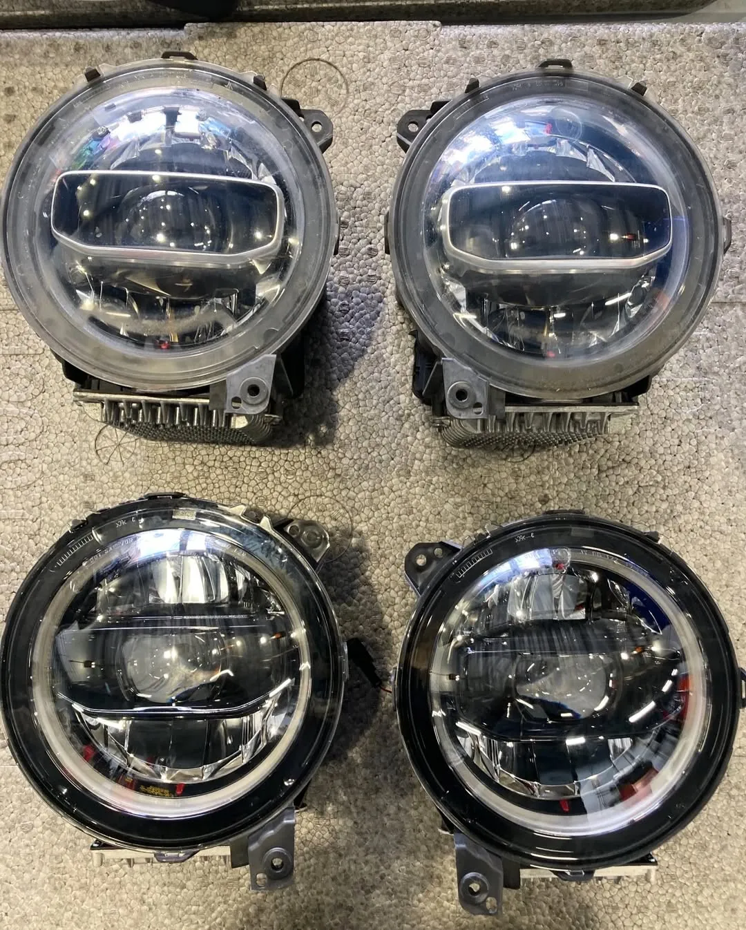 JLラングラー　純正ヘッドライト　新車外し MOPAR 純正 JL LEDヘッドライト 左右+純正イカリング駆動用ハーネス