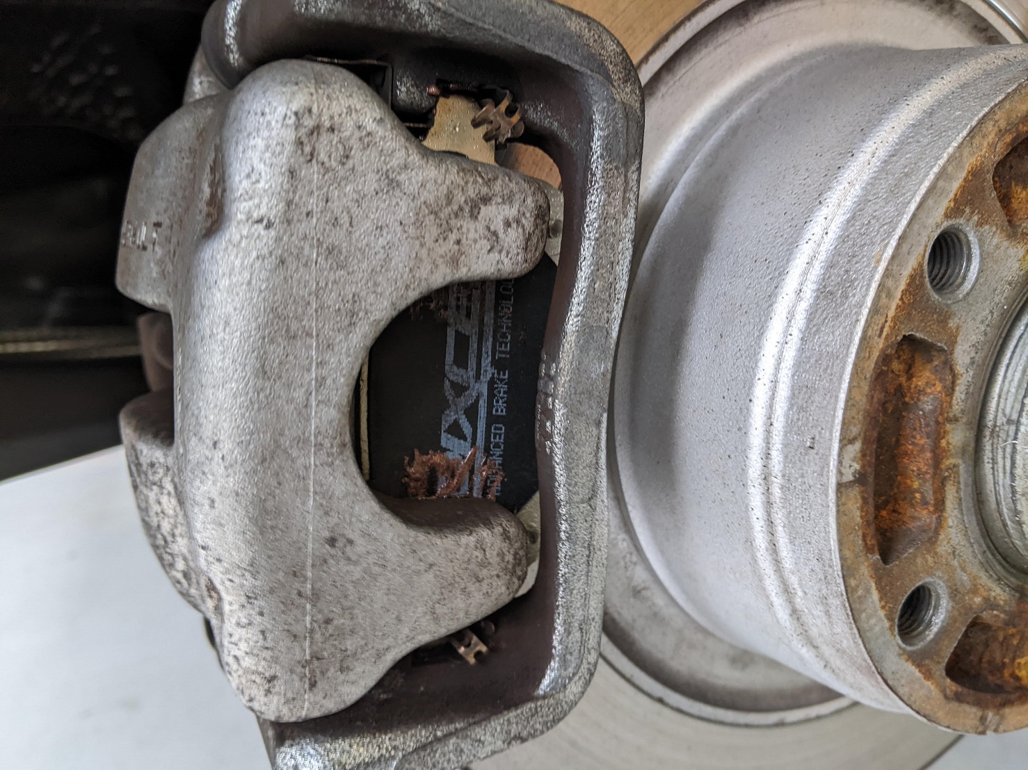 ワイズガレージ（同）（整備・修理） メガーヌ ブレーキパッド 交換の作業実績 【カープレミア】