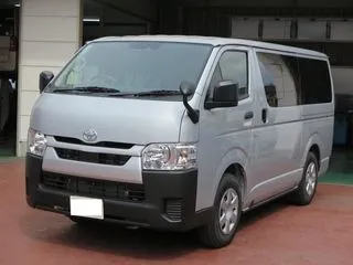 トヨタハイエースバン登録済未使用車　9人乗りの画像