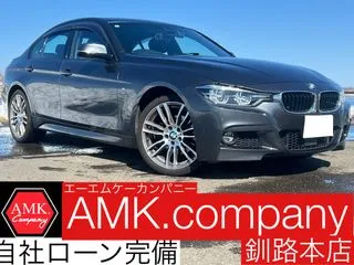 BMW3シリーズセダン４ＷＤ　純正ナビ　ＣＤ　ＤＶＤ　Ｂｌｕｅｔｏｏｔｈ　ＡＵＸ　ＵＳＢ　　バックカメラ　メモリー付パワーシート　レーダーブレーキ　レーンキーピングクルーズコントルール　ＬＥＤヘッドライト　トランクスルーの画像