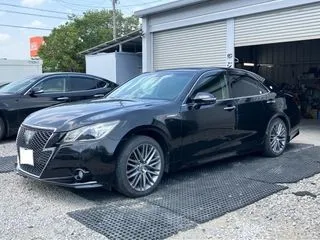 トヨタクラウン本革パワーシート・電動リアゲートの画像