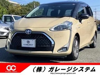 トヨタシエンタ2トーン/純正9型ナビ/純正15インチアルミの画像