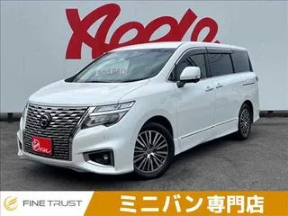 ニッサンエルグランド禁煙車 現行型 純正10インチSDナビの画像