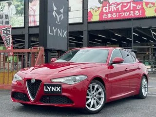 アルファロメオジュリア黒革 Apple car play バックカメラ 禁煙車の画像