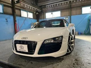 アウディR8スパイダー左ハンドル　ディーラー車　赤革シートの画像