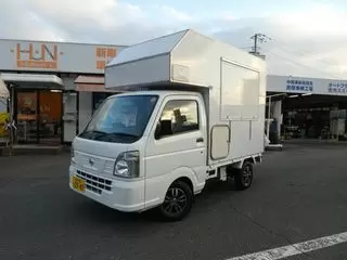 ニッサンNT100クリッパーキッチンカー　BOX装着車の画像