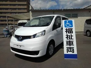 ニッサンNV200バネットバン福祉車両の画像