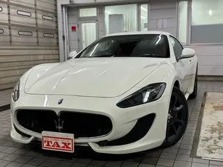 マセラティグラントゥーリズモ赤本革シート・20inアルミの画像