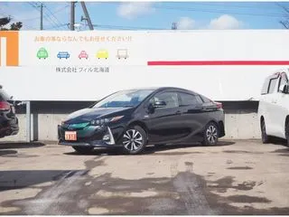 トヨタプリウスPHVメーカーナビ　黒革　JBL　セーフティSの画像