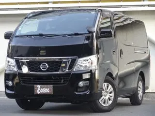 ニッサンNV350キャラバンバンディーゼル　フロア床張　サイドボックスの画像