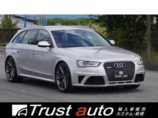アウディRS4アバントquattro  4.2L　V8の画像