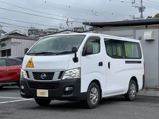 ニッサンNV350キャラバンワゴン定員大人2名/幼児12名 見守りブザー付きの画像