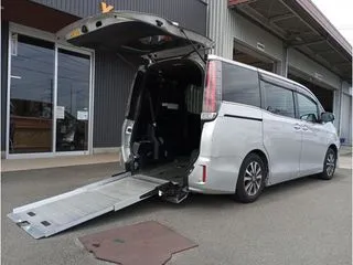 トヨタエスクァイア車検 2年付の画像