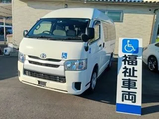 トヨタハイエースバン福祉車両　リフトの画像