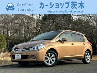 ニッサンティーダ革スエ-ドコンビシ-ト禁煙車 横後ろカメラの画像