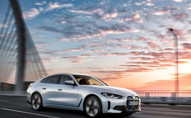 新型BMWのBEV『i4』日本上陸！日本初の運転支援システムを搭載！5つの注目ポイント