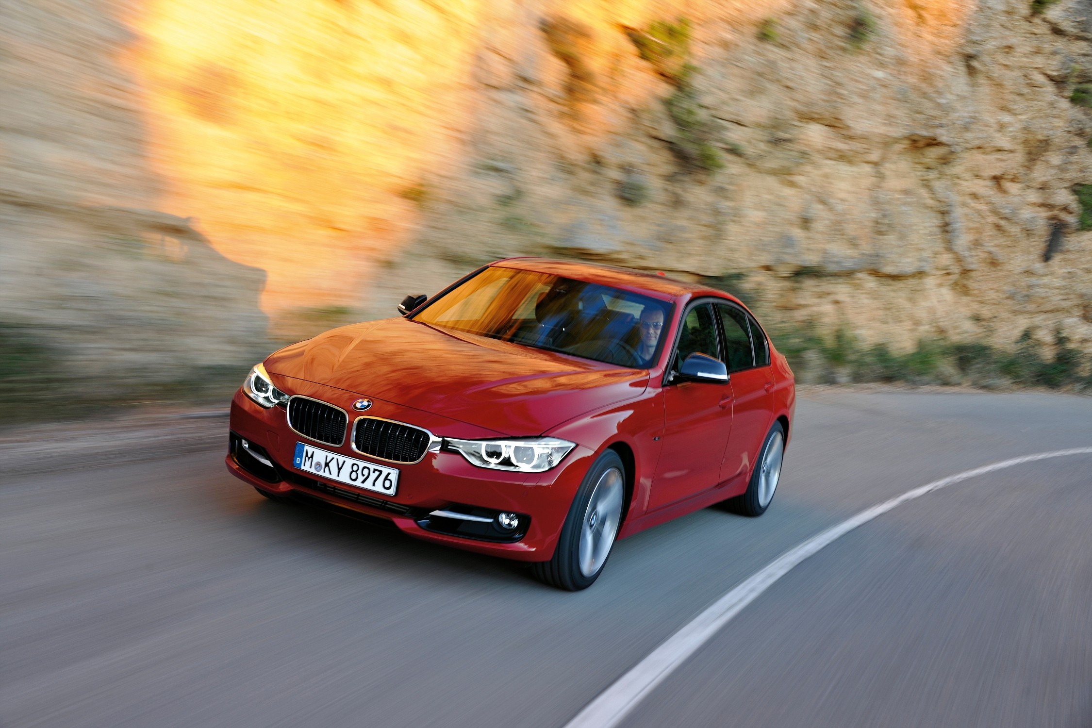 BMW 3シリーズセダン（6代目F30型・2012～2019年）」多彩なパワートレインが用意されたBMWの主力プレミアムスポーツセダン【人気モデル購入徹底ガイド】  | クルマを選ぶ, 車種ガイド | カープレミアマガジン