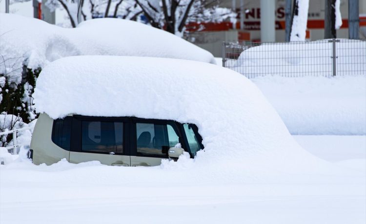 「EVは大雪で終了」「立ち往生で凍死」を考察！本当にEVはガソリン車より弱いのか？【カープレミア編集長のEV談義Vol.11】